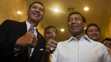 Ketua Umum PP PBSI, Wiranto (kanan)