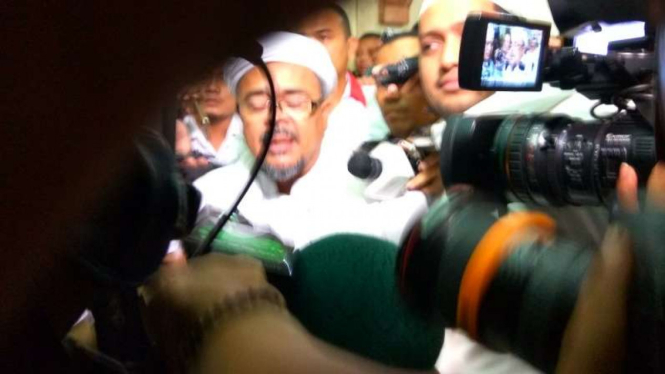 Tersangka kasus pornografi, Habib Rizieq.