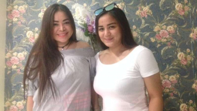Annisa dan Juwita Bahar.