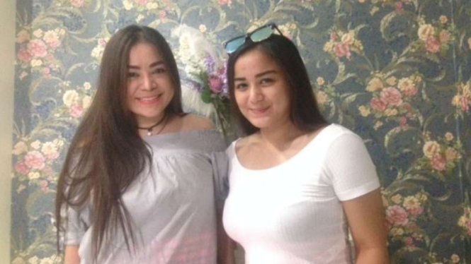 Anisa Bahar dan Juwita Bahar