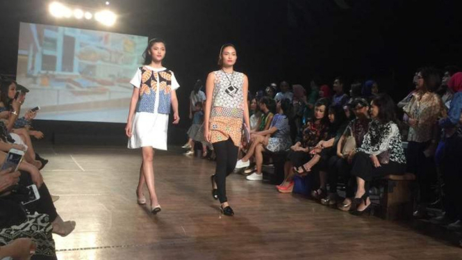 Koleksi batik Danar Hadi