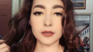 Dewi Rezer Bisa Lihat Peristiwa Lewat Kartu Tarot