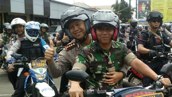 Aparat gabungan di Depok patroli keamanan saat demo 4 November