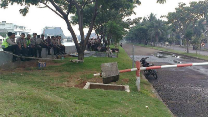 Akses ke lokasi rumah Gubernur DKI Jakarta Basuki Tjahaja Purnama alias Ahok di Pantai Mutiara ditutup, Jumat, 4 November 2016.