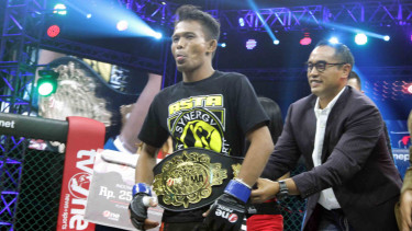 Juara kelas terbang One Pride MMA, Suwardi.