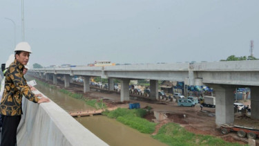 Presiden Joko Widodo meninjau proyek tol Becakayu