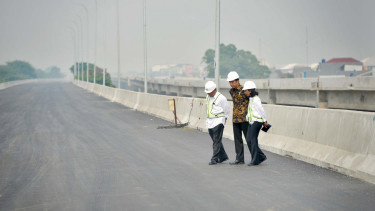 Presiden Jokowi Tinjau Tol Becakayu