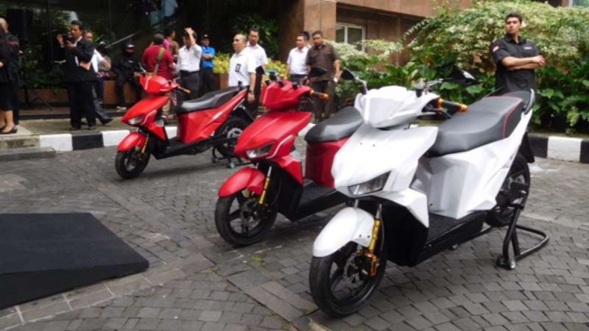 Motor listrik Gesits yang digunakan untuk touring Jakarta-Bali.