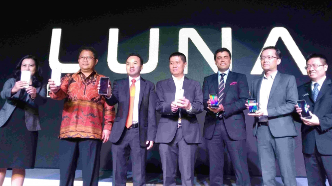 Peluncuran smartphone Luna