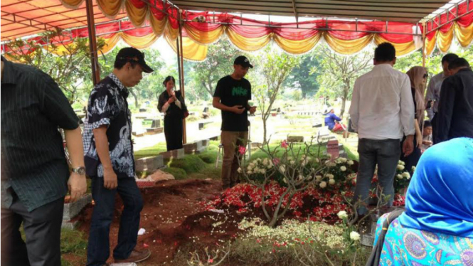 Pemakaman mendiang adik Asta RAN