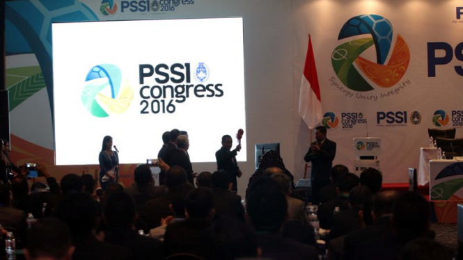 Ketua KONI dan Pengurus PSSI membuka Kongres PSSI