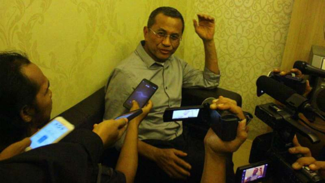 Mantan Menteri Badan Usaha Milik Negara, Dahlan Iskan, di Markas Polda Jatim di Surabaya pada Kamis, 10 November 2016.