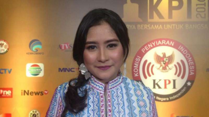  Prilly Latuconsina