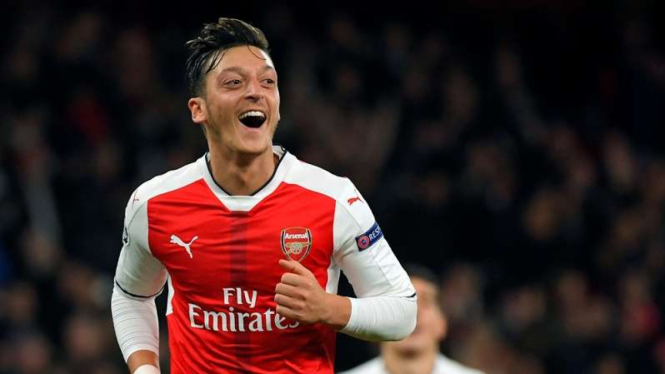Pemain Arsenal, Mesut Oezil