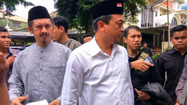 Ustaz Bachtiar Nasir (baju putih) di Bareskrim Polri, Selasa, 15 November 2016.