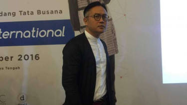 Desainer Deden Siswanto