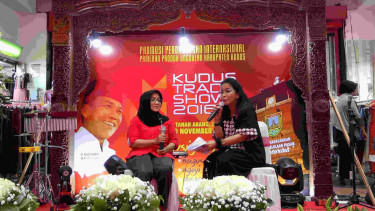  Pameran kerajinan khas Kabupaten Kudus di Pasar Tanah Abang,  Jakarta