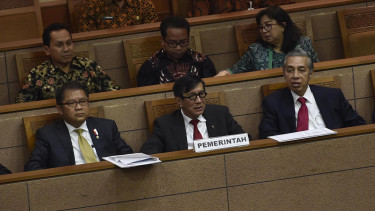 Yasonna Laoly dan Rudiantara menghadiri pengesahan UU Merek dan revisi UU ITE