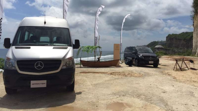 Test drive Mercedes-Benz V-Class dan Sprinter.