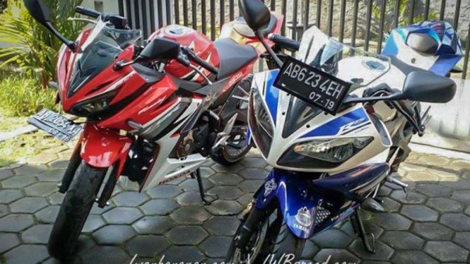 CBR150R Vs R15.