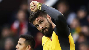 Striker Arsenal, Olivier Giroud merayakan gol.