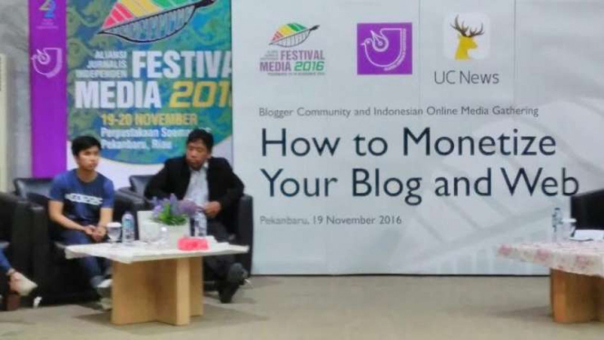 UC News saat menggelar acara bagaimana memonetasi blog dan web.