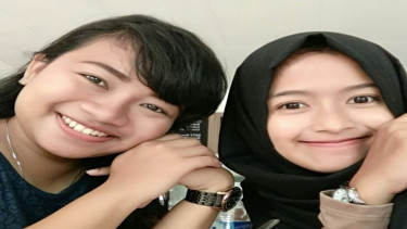 Sahabat tempat berbagi saat suka dan duka.
