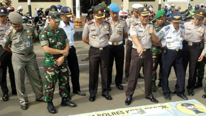 Aparat gabungan gelar apel jelang demo di Polres Depok, Kamis, 24 November 2016.
