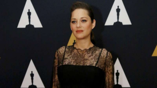 Marion Cotillard Punya 8 Gaun untuk Adegan Intim di Allied