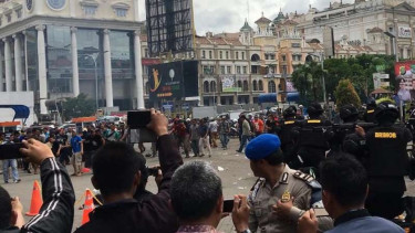 Simulasi penanganan kerusuhan di Jakarta Utara.