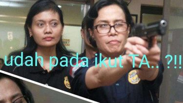 Aksi menembak dengan pistol Menteri Keuangan Sri Mulyani Indrawati