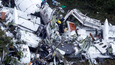 Pesawat pembawa tim sepakbola Chapecoense jatuh di Kolombia.