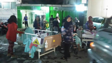 Kebakaran melanda RSI Wonokromo, Surabaya.
