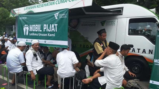 Mobil pijat gratis di Monas, Jakarta.