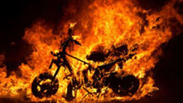 Ilustrasi motor terbakar