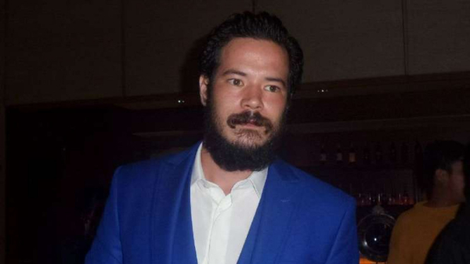Zack Lee kini tampil berewokan.