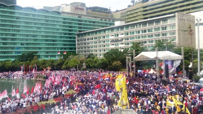 Pawai massal Aksi Kita Indonesia, yang bertepatan dengan kegiatan rutin Car Free Day di Jakarta, Minggu 4 Desember 2016.