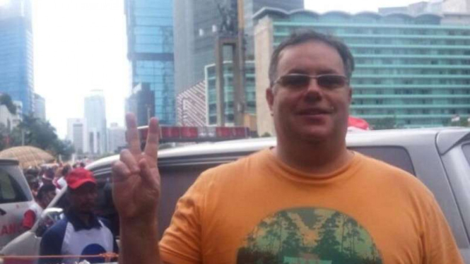 Wisatawan asing bernama Lee Smith.