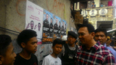 Ahok dan poster rivalnya di Pilkada DKI 