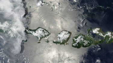 Selat Lombok dilihat dari Satelit NASA, Aqua.