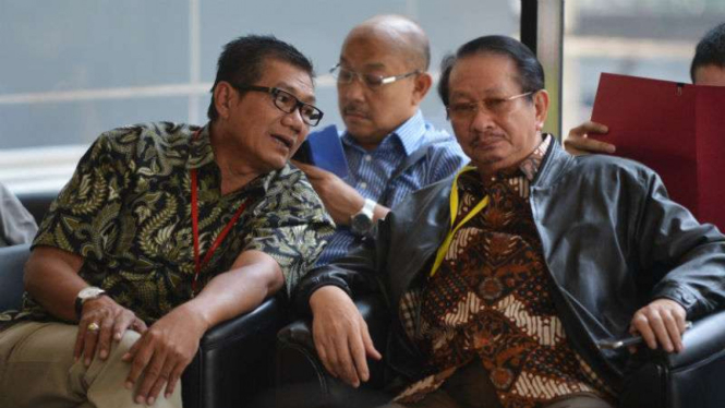 Agun Gunanjar (kiri) dan Taufik Effendi (kanan) di Kantor KPK