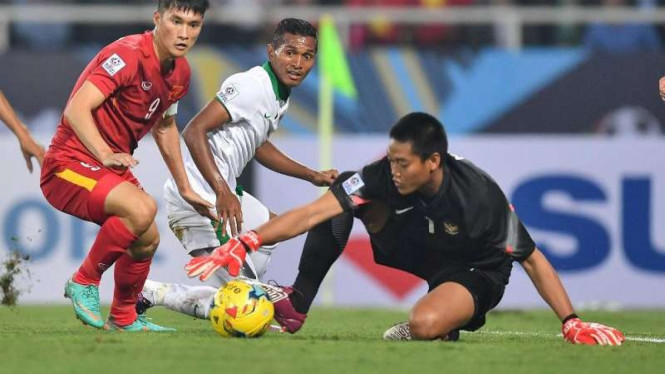 Kiper Timnas Indonesia, Kurnia Meiga Hermansyah, di Piala AFF 2016