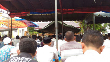 Suasana salat Jumat saat gempa susulan guncang Pidie Jaya