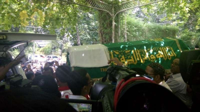 Pemberangkatan jenazah mantan Menteri Keuangan Mar'ie Muhammad 
