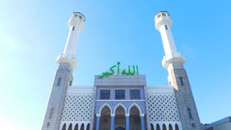 Suasana Masjid di Seoul Korea Bagi-bagi Takjil