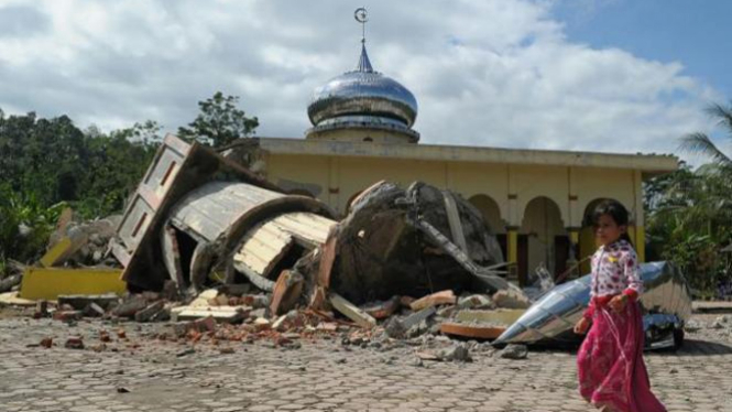 Salah satu masjid di Kabupaten Pidie Jaya Aceh yang roboh usai terkena gempa berkekuatan 6,5 SR pada Rabu (7/12/2016)