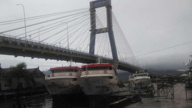 Kapal penumpang di Pelabuhan Manado Sulawesi Utara.