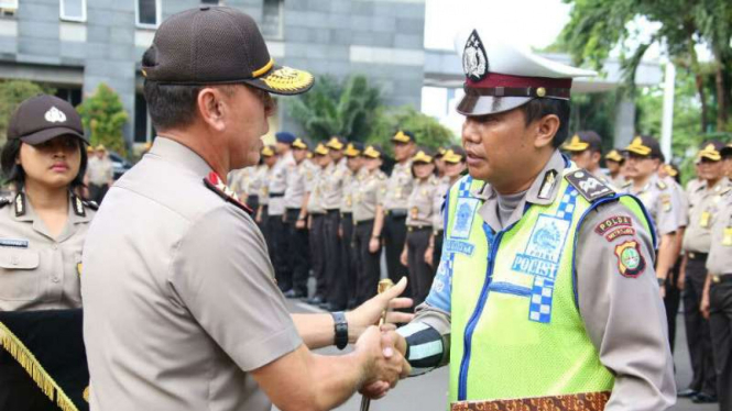 Aiptu Sutisna mendapatkan penghargaan atas kesabaran dan profesionalisme