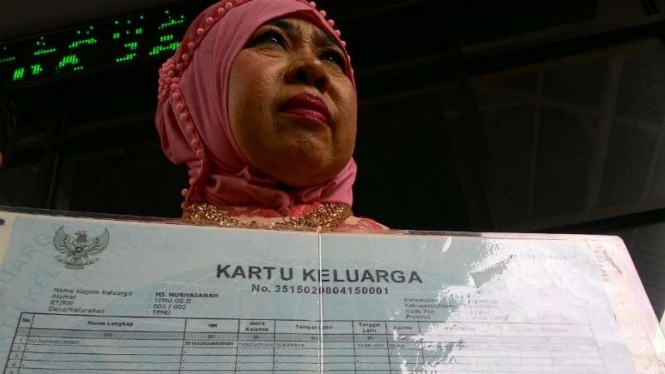 Nurhasanah yang mengaku sebagai anak tertua dari Abah Ilyas, guru Taat Pribadi.