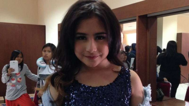 Prilly Latuconsina 